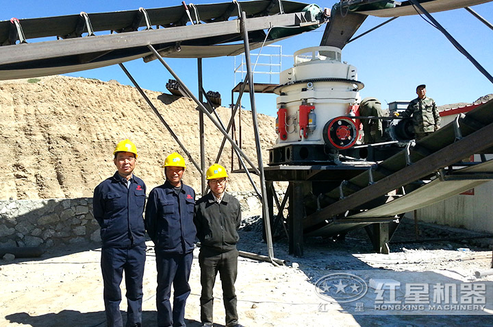 寧夏石灰?guī)r破碎生產(chǎn)現(xiàn)場(chǎng) 寧夏石灰?guī)r破碎生產(chǎn)現(xiàn)場(chǎng)