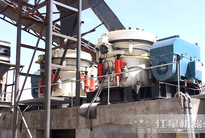 大型石料破碎現(xiàn)場 大型石料破碎現(xiàn)場